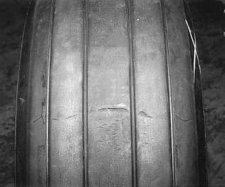 A crack in the tread rubber where the joint (splice) separates in a radial (sideways) direction.